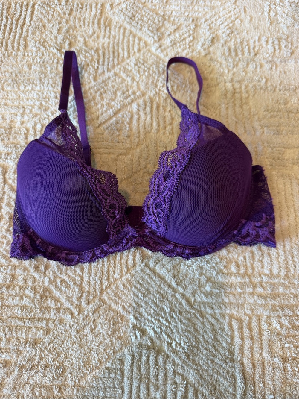 Natori Purple Lace Underwire Plunge Bra Size 32C